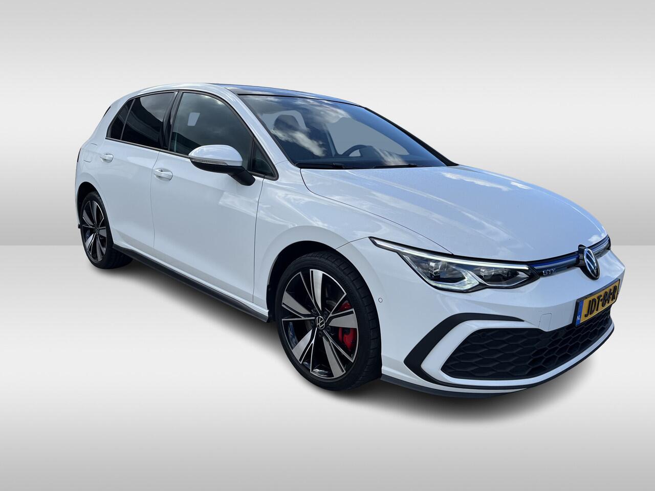 Volkswagen GOLF 1.4 eHybrid 245pk DSG GTE / Panoramadak / 18'' LMV / Trekhaak Elek. / Navi / Camera / Keyless / Alarm / Stuur en Stoelverwarming V+A / Standkachel