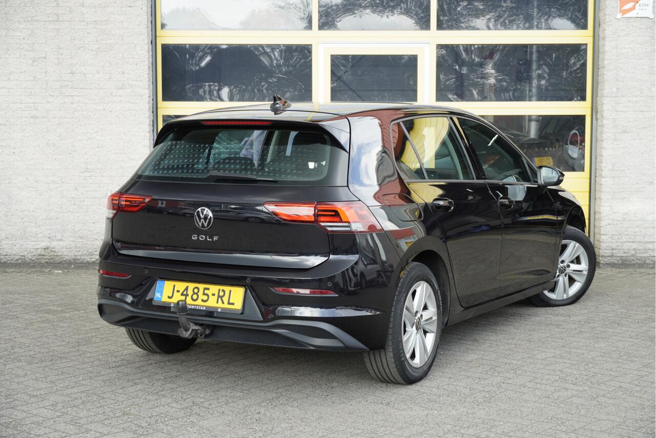 Volkswagen GOLF 1.5 TSI 131PK! Life BJ2020 Lmv 16" | Led | Pdc | Navi | Trekhaak | App-Connect | Dashboard verlichting | Virtual cockpit | Climate control | Cruise control | Getint glas