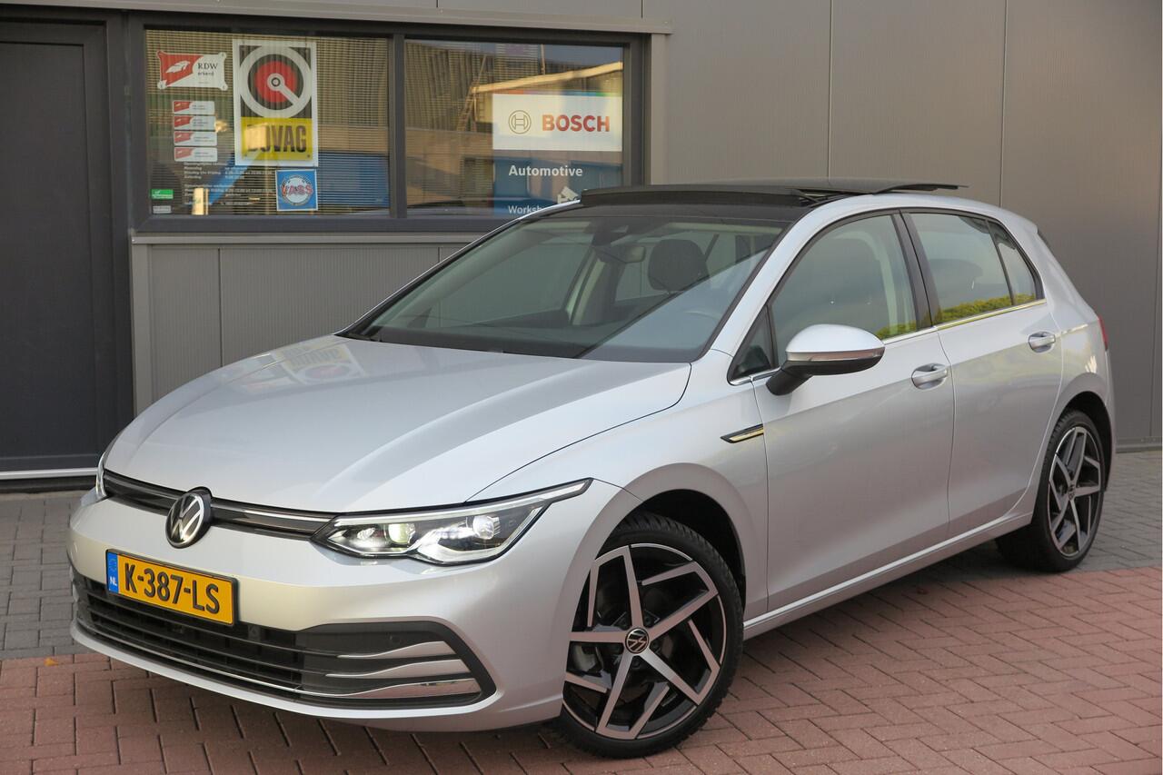 Volkswagen GOLF 1.5 eTSI 150pk DSG 1st Edition ,. Pano, Virtual cockpit, LED verl. Electr. bestuurdersstoel met massage , Navigatie , DAB+ Carplay, Stoelverw etc.