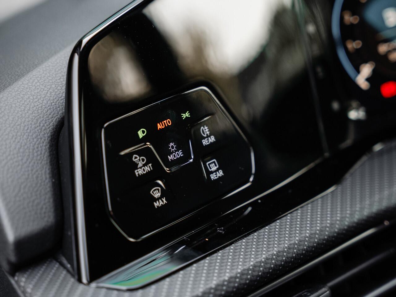 Volkswagen GOLF 1.5 eTSI R-Line Business