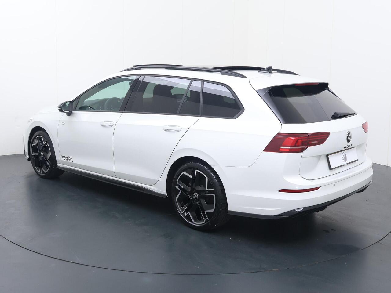 Volkswagen GOLF Variant R-Line-Edition 1.5 eTSI 85 kW / 116 pk Variant 7 v ersn. DSG | Panoramadak | Black Style | Assistance plus pakket |