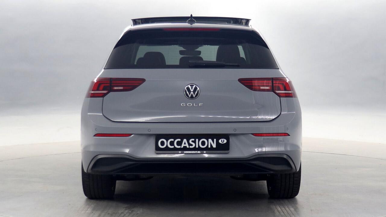 Volkswagen GOLF 1.5 eHybrid 204pk Life Edition DSG / Navigatie via App Connect / Stoel + Stuurverwarming / Panoramadak / Camera