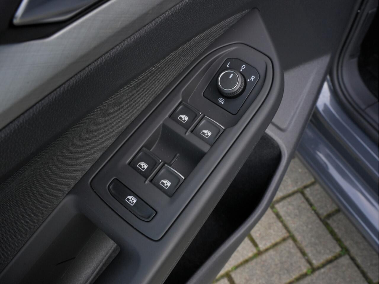 Volkswagen GOLF 1.0 eTSI DSG Life | Navigatie | Camera | Adaptive Cruise | LED | Android/Apple Carplay