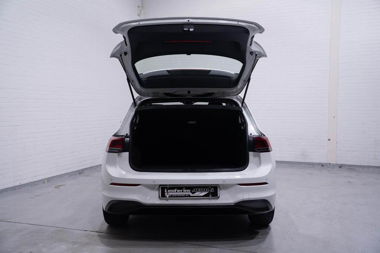 Volkswagen GOLF 1.0 eTSI Life Navi Camera PDC v+a Apple Carplay NAP Rijklaar incl. 12 maanden garantie