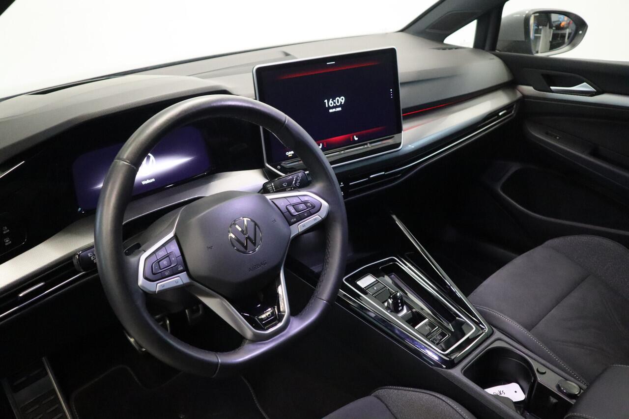 Volkswagen GOLF 1.5 eTSI 50 Edition IQ-Light Head-up Panoramadak