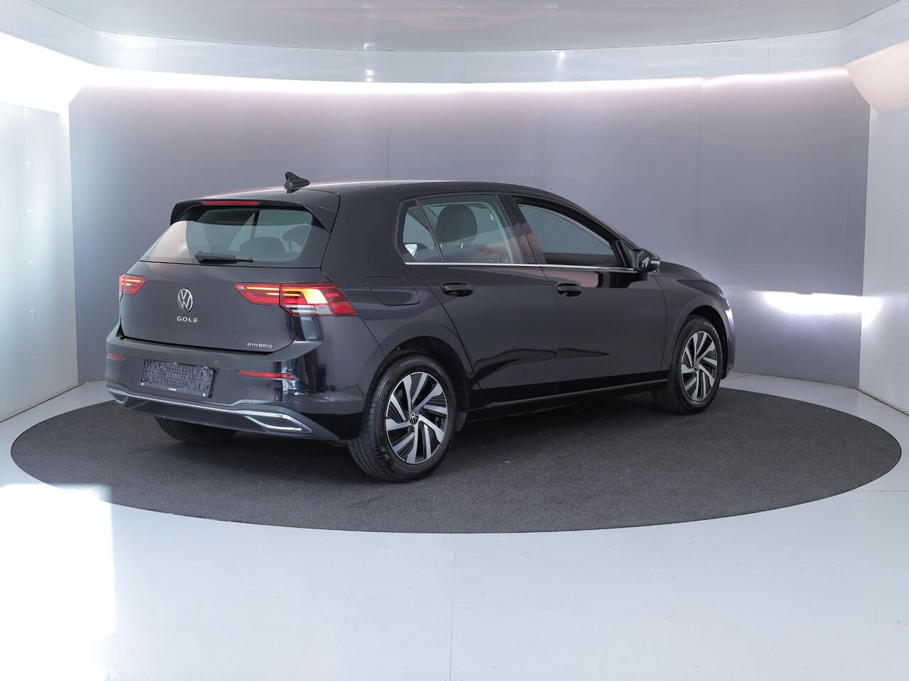 Volkswagen GOLF 1.4 eHybrid Style 204 pk Automaat (DSG) | Navigatie | Parkeersensoren | Autom. airco (3 zones) | Stoelverwarming | LED koplampen |