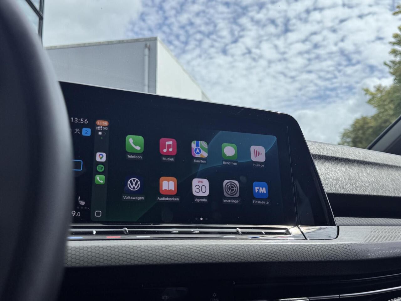 Volkswagen GOLF 1.0 eTSI Life Sportstoelen | Stoel-Stuurverwarming | Draadloze Telefoonlader