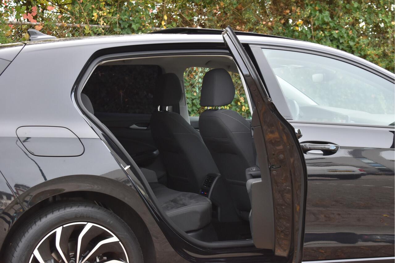 Volkswagen GOLF 1.5 eTSI 1st Edition | Open dak | Virtual Cockpit | Carplay | Massagestoel | Nav | Adapt.CC | DAB | Full LED | Compleet