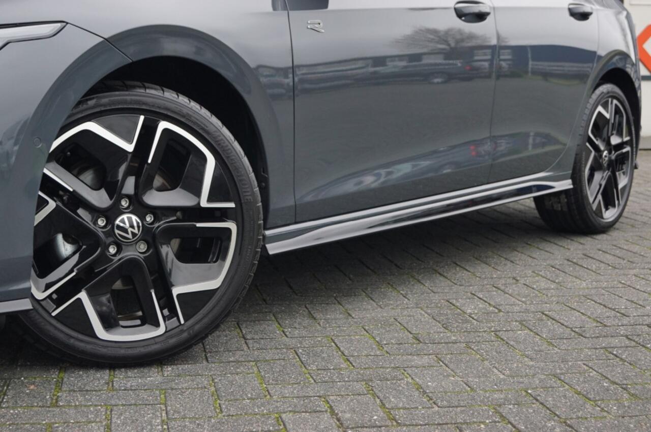 Volkswagen GOLF R-line 1.5 eTSI 150pk DSG facelift Black style/Panodak /Trekhaak wegklb./IQ Matrix LED /Head-up