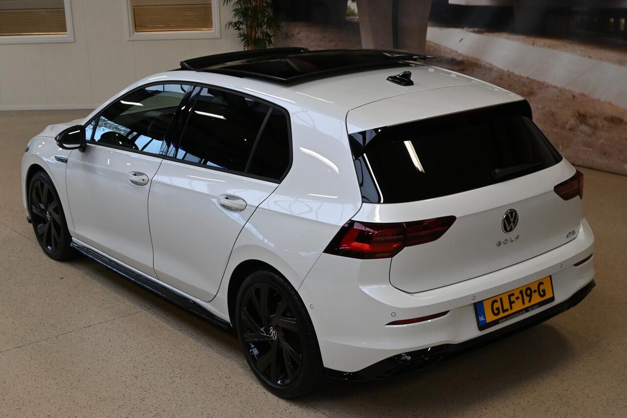 Volkswagen GOLF 1.5 eTSI 150pk R-Line Business | Panoramadak | IQ. Light | Harman Kardon | 100% (Dealer) onderhouden label