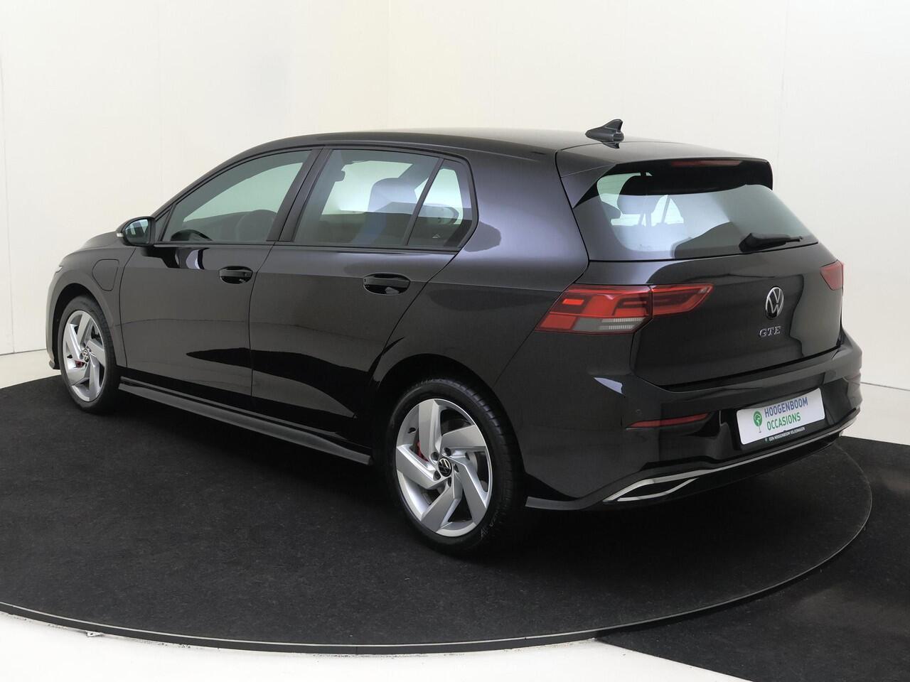 Volkswagen GOLF 1.4 eHybrid GTE | Achteruitrijcamera | 3-zone airco | Adaptieve cruise control | LED Plus verlichting | Stoel- en stuurwielverwarming | CarPlay | Navigatie |