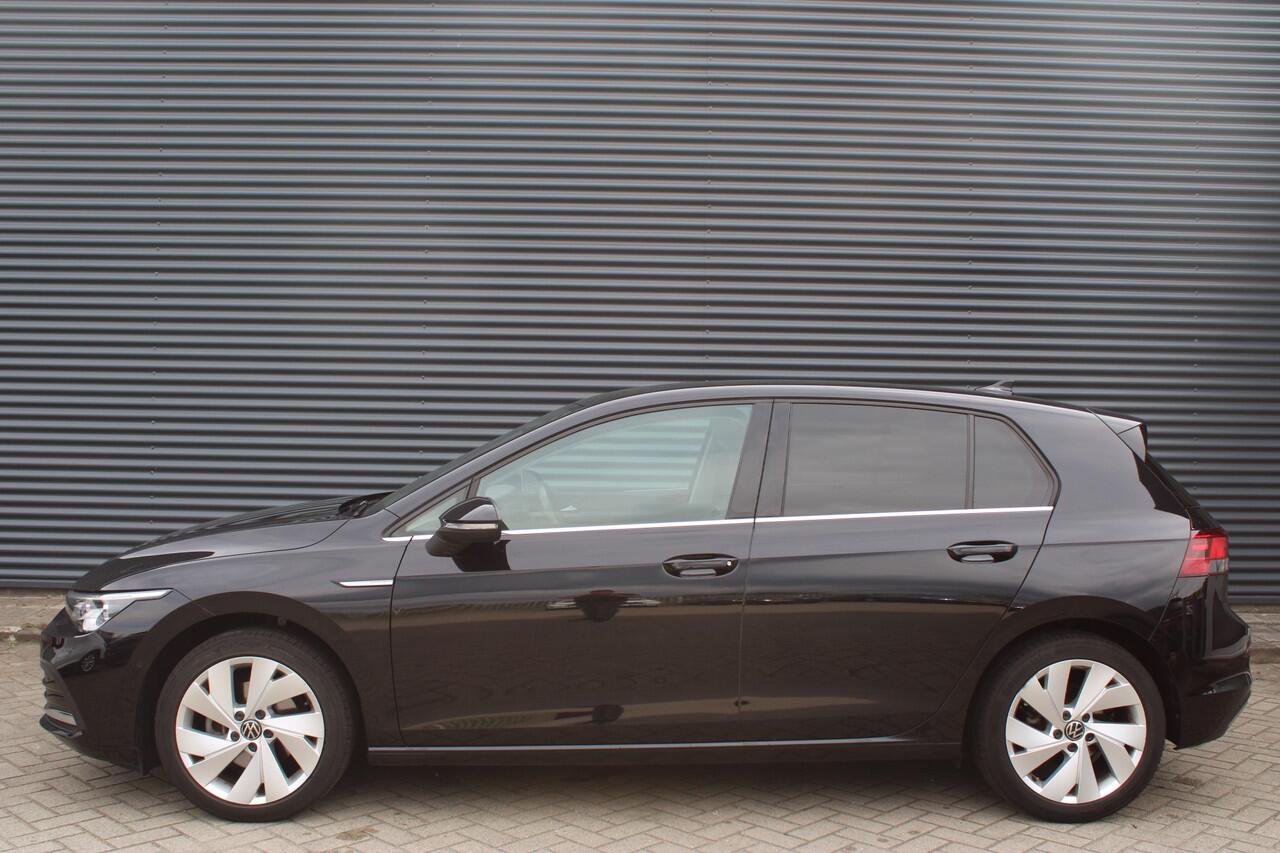 Volkswagen GOLF 1.5 TSI Style Alcantara Full-Led Navigatie Adaptive-Cruise Camera Massage Trekhaak