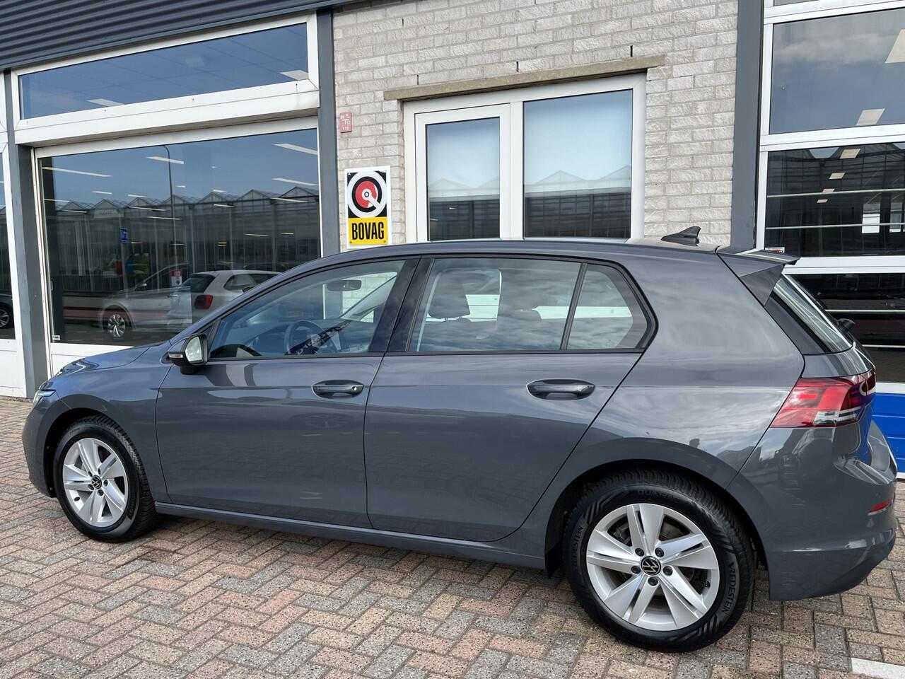 Volkswagen GOLF 1.0 TSI Life / FABRIEKSGARANTIE T/M 1-2027/ PARK. SENSOREN/ NAVI/ 16" LMV / APP-CONNECT /