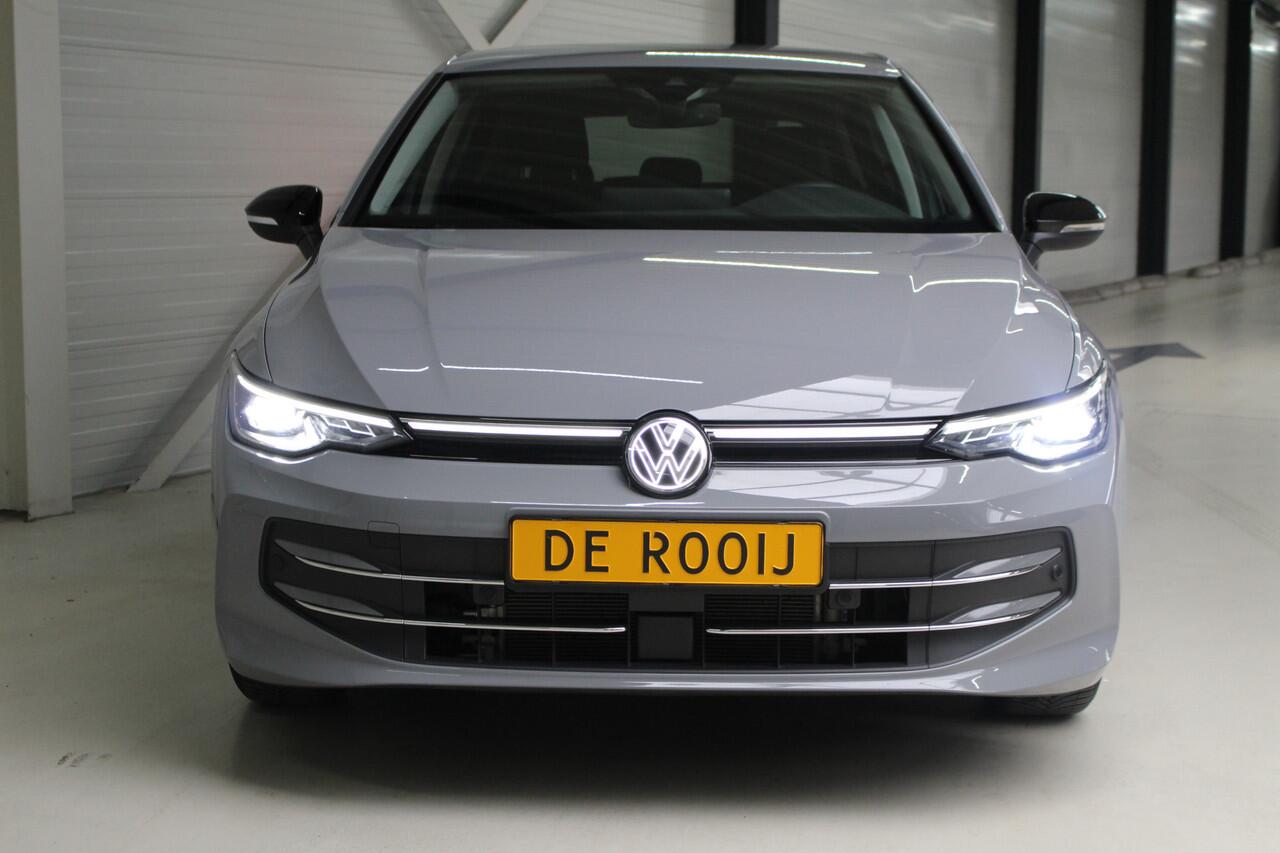 Volkswagen GOLF 1.5 TSI Goal Navigatie | Trekhaak | Dodehoekassistentie | 16" Velgen Zürich