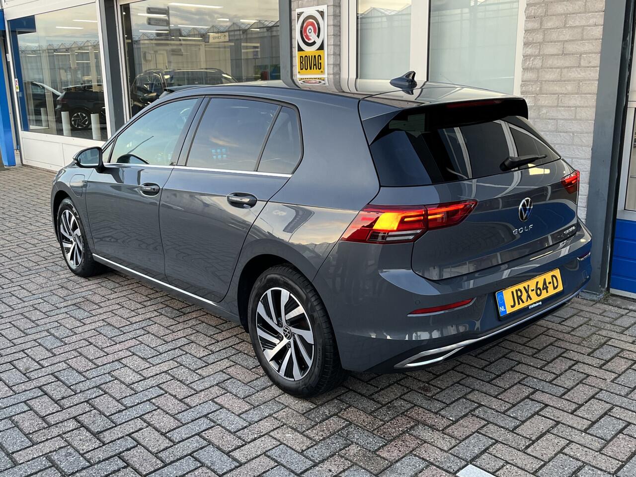 Volkswagen GOLF 1.4 eHybrid Style / AUTOMAAT/ DODE HOEK/ PARK. SENSOREN + CAMERA/ MEMORY SEATS/ STOEL-STUURVERWARM./ LED/ NAVI/ APP-CONNECT/ CLIMA/ LMV