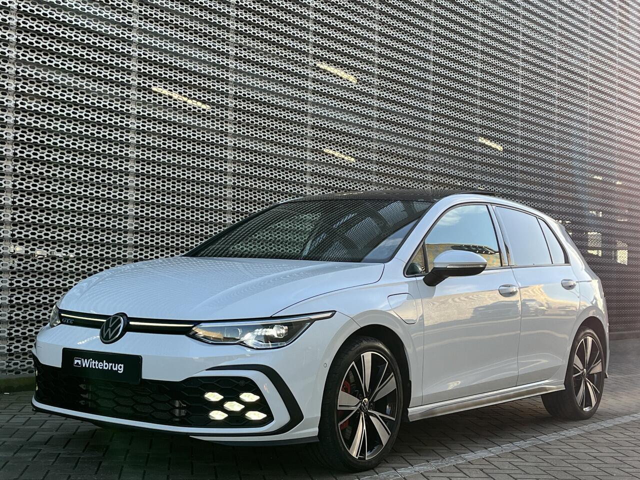 Volkswagen GOLF 1.4 eHybrid 245PK DSG GTE / Panoramdak / Achteruitrijcamera / ACC / Keyless / App-Connect / Park assist / 18" LMV **