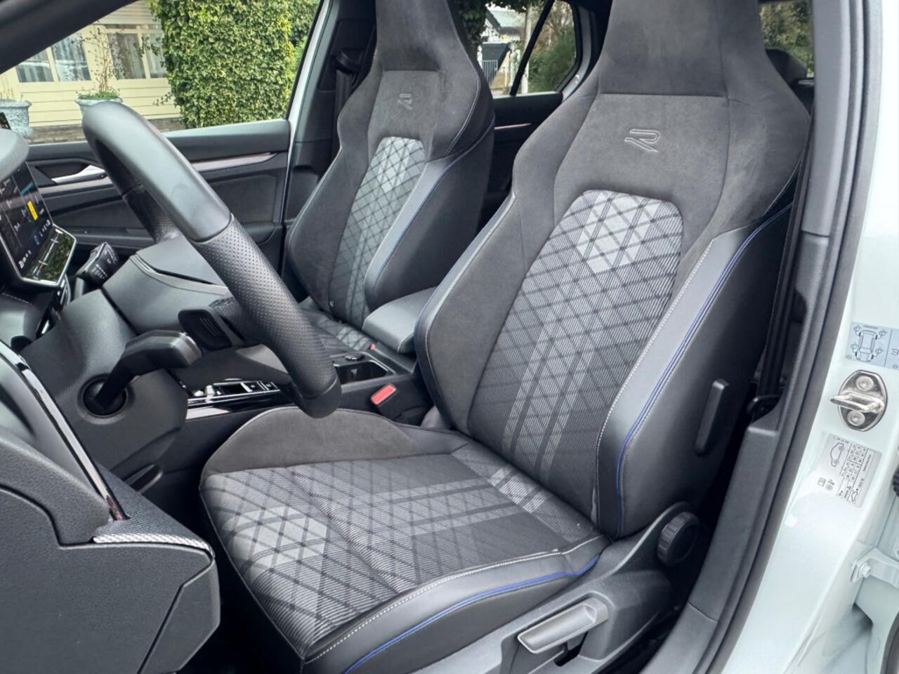 Volkswagen GOLF 8.5 1.5 ETSI R-LINE DSG Black Style150pk Panoramadak Matrix LED