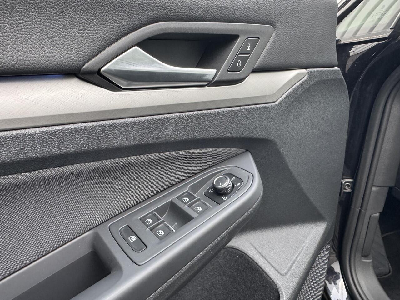 Volkswagen GOLF Variant 1.0 eTSI Life Golf VIII | Automaat | Camara | Stuurverwarming | ACC | Apple CarPlay