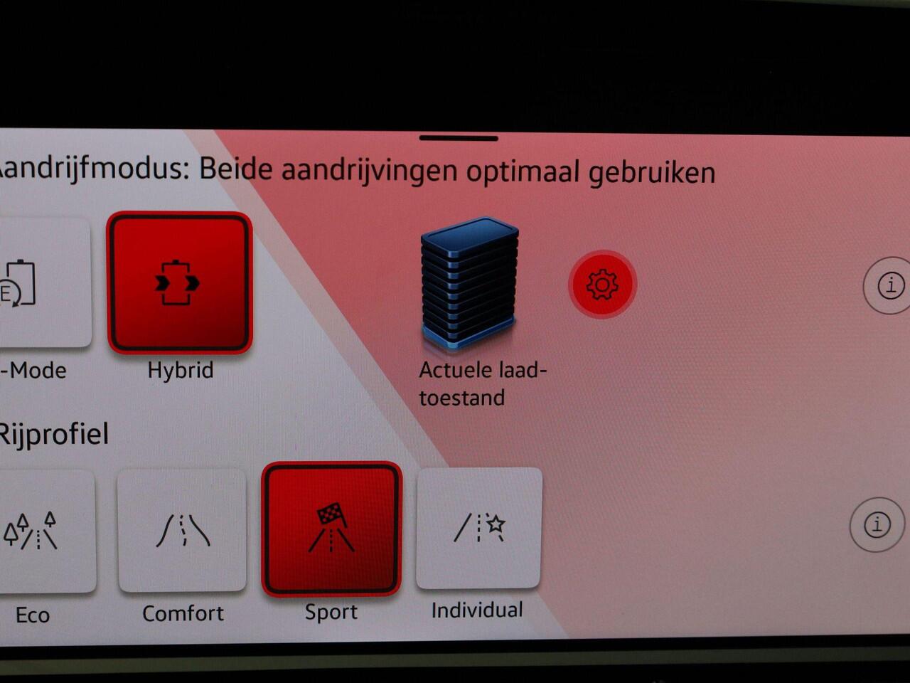 Volkswagen GOLF 1.4eHybrid 180kW/245PK GTE · Panoramadak · Parkeersensoren · Stoel- & stuurverwarming