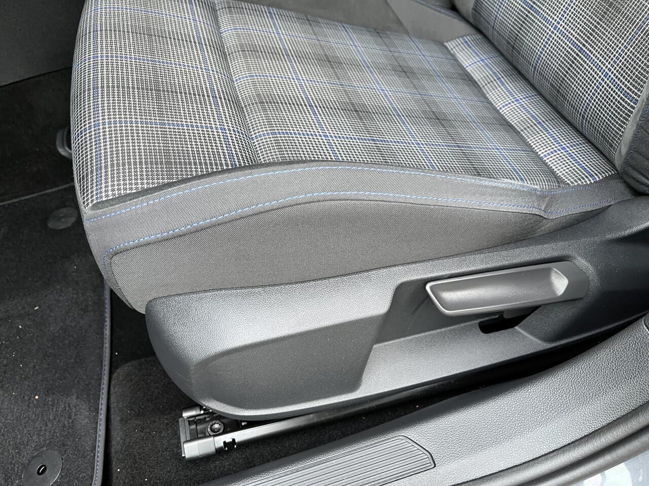 Volkswagen GOLF 1.4 eHybrid GTE / AUTOMAAT/ 245 PK/ BLACK STYLE/ IQ. LIGHT/ LED MISTLAMPEN/ KEYLESS/ ADAPT. CRUISE/ CLIMA 3-ZONE/ HEAD-UP DISPLAY/ PARK. SENSOREN + CAMERA