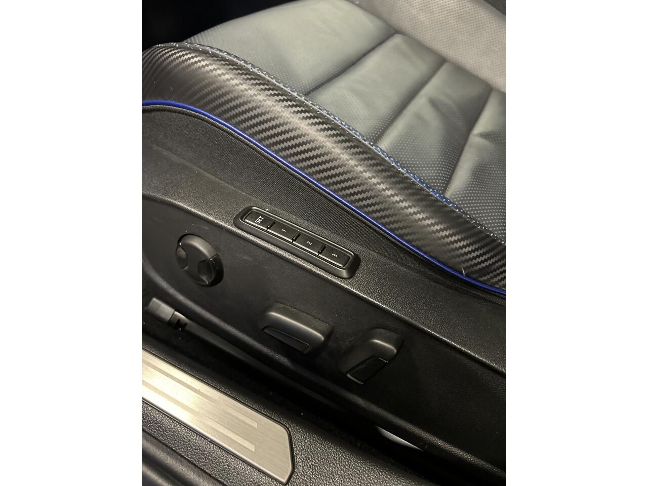 Volkswagen GOLF 2.0 TSI R 4Motion | Memory seats | PPF Folie | Lederen bekleding | Stoel+Stuurverwarming | Head up display | Apaptive cruise control | Lane assist | Dodehoeksdetectie | Sfeerverlichting | Achteruitrijcamera | Apple carplay | 19''INCH