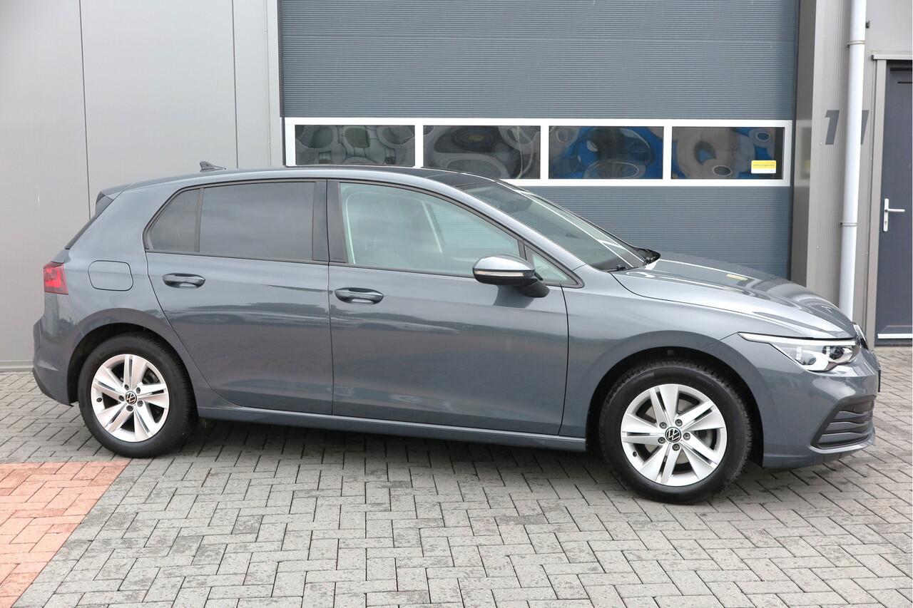Volkswagen GOLF 1.5 TSI 96kw 130pk Style , Panorama dak , Led, Virtual cockpit ,Trekhaak uitklapbaar, PDC, Navigatie via Carplay , DAB+ , Stoelverwarming,Alcantara bekleding, etc.