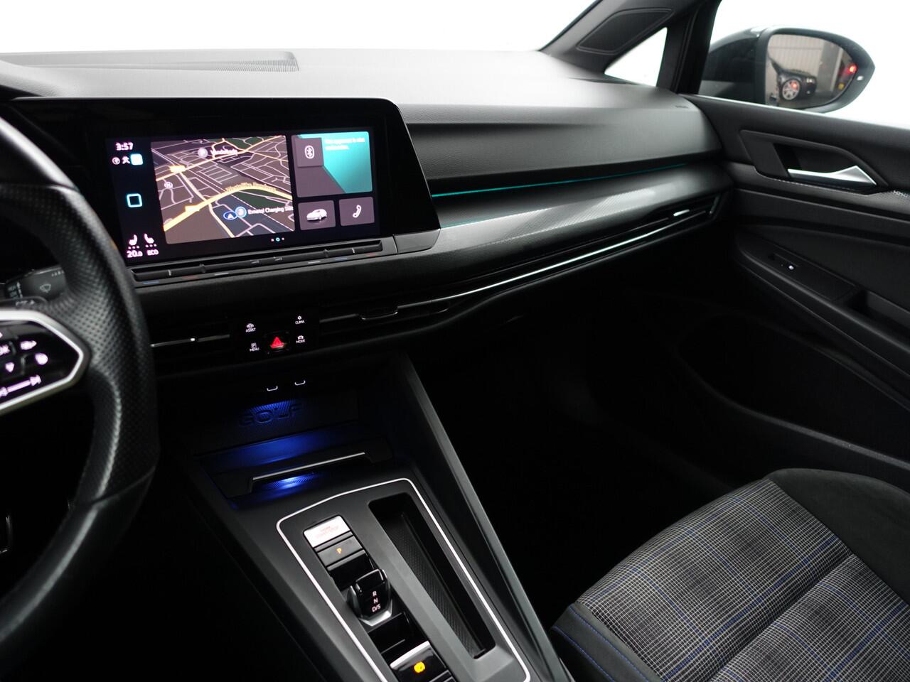 Volkswagen GOLF 1.4 eHybrid GTE Performance- Xenon Led Matrix, Stuur/Stoelverwarming, Sfeerverlichting, Carplay, Android Auto