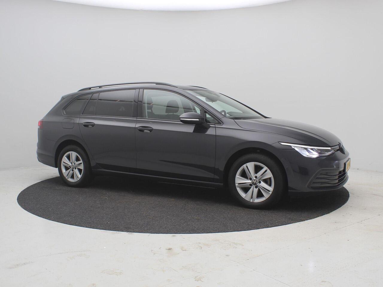 Volkswagen GOLF Variant 1.5 eTSI Life Business AUTOMAAT / Trekgewicht 1.400 kg / Navigatie / Apk tot 11-2027 /Digitaal dashboard / Climate control / Navigatie / Apple Carplay Android /