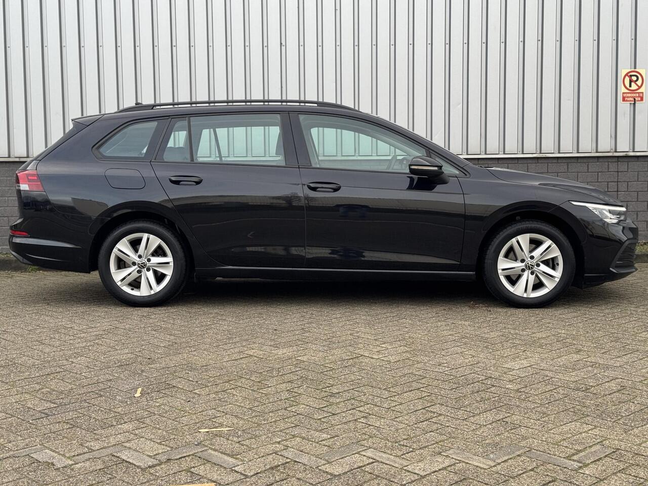 Volkswagen GOLF 1.0 eTSI Life Golf VIII | Automaat | Camera | Stuurverwarming | ACC | Apple CarPlay