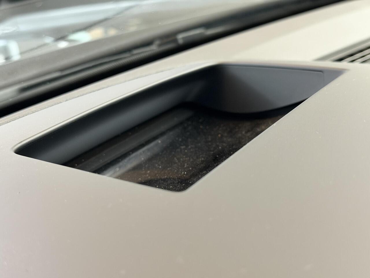 Volkswagen GOLF 2.0 TSI GTI Clubsport / Akrapovic / Pano / Head-up