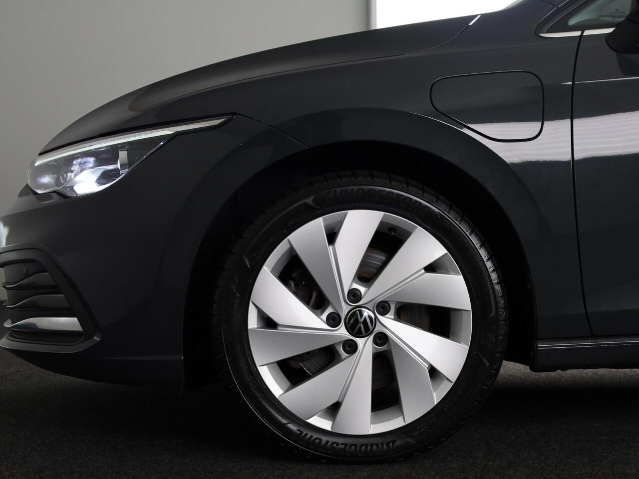 Volkswagen GOLF 1.4 eHybrid Style 204 PK DSG PHEV | Navigatie | 17 inch LM velgen | Stoel- en Stuurverwarming |