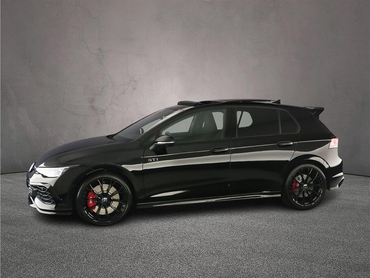 Volkswagen GOLF GTI Clubsport 2.0 TSI 300pk DSG Automaat Akrapovic, Panoramadak, Black Style, Harman Kardon audio, Adaptive cruise control, LED matrix koplampen, 360 camera