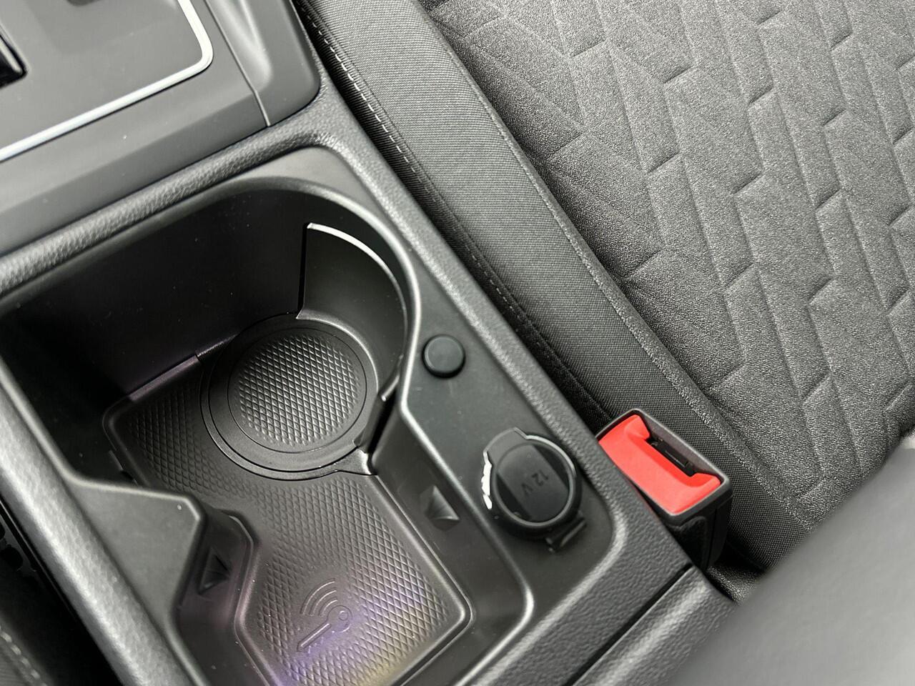 Volkswagen GOLF 1.5 eTSI Life Edition DSG7 116pk Volkswagen Golf Life Edition 1.5 eTSI 85 kW / 116 pk Hatchback 7 v