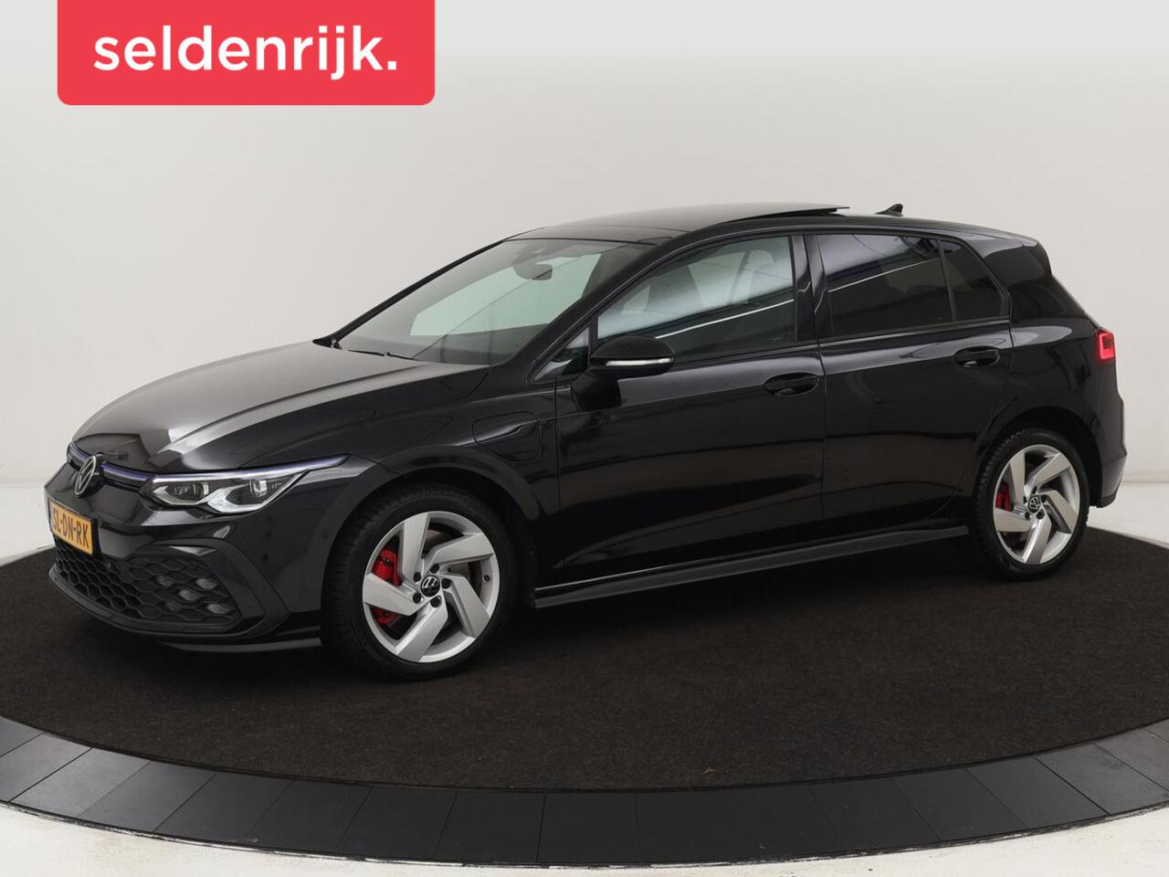 Volkswagen GOLF 1.4 eHybrid GTE | Panoramadak | Camera | Carplay | Navigatie | Adaptive cruise | Sportstoelen | Sfeerverlichting | PHEV | Plug In