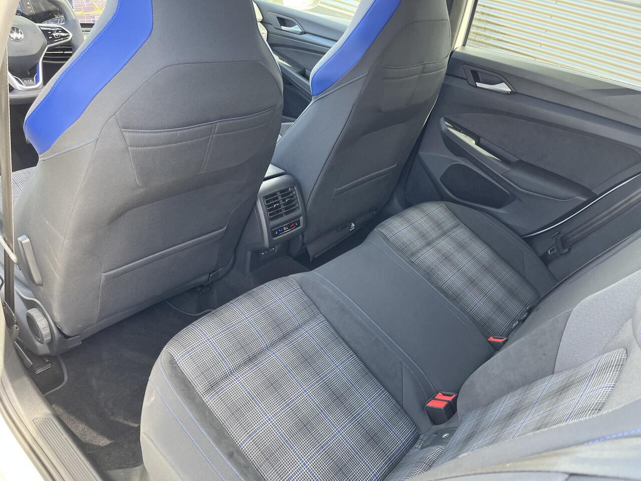 Volkswagen GOLF 1.4 eHybrid 245pk DSG GTE / Panoramadak / Elec. trekhaak / App. connect / Camera / Keyless / Alarm / Stoel en stuurverwarming V+A / Standkachel / 18'' LMV