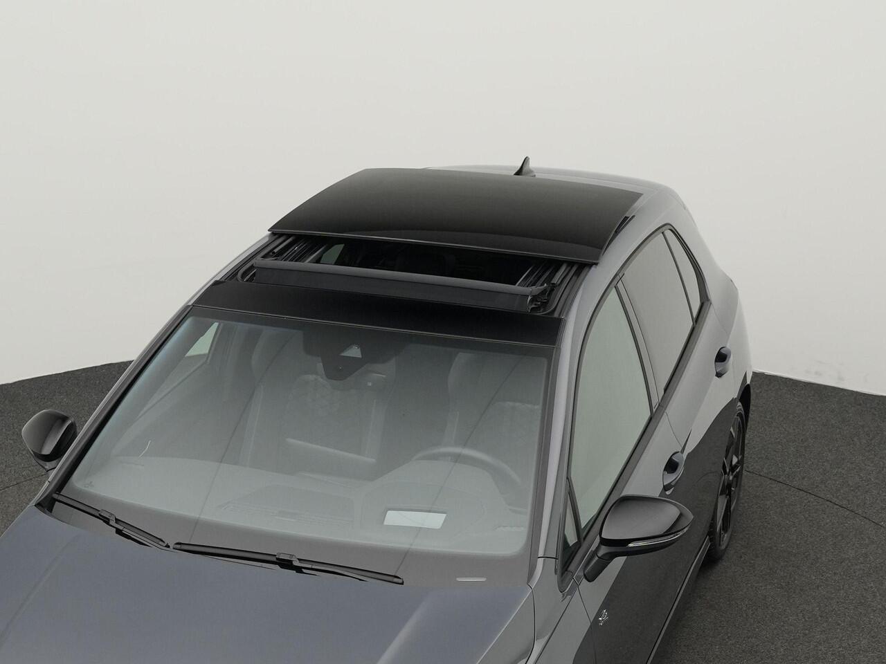 Volkswagen GOLF 1.5 eTSI 150 pk DSG R-Line Edition | Panoramadak | IQ Light | Stoel-/stuurverwarming | Adaptive Cruise | 18 inch