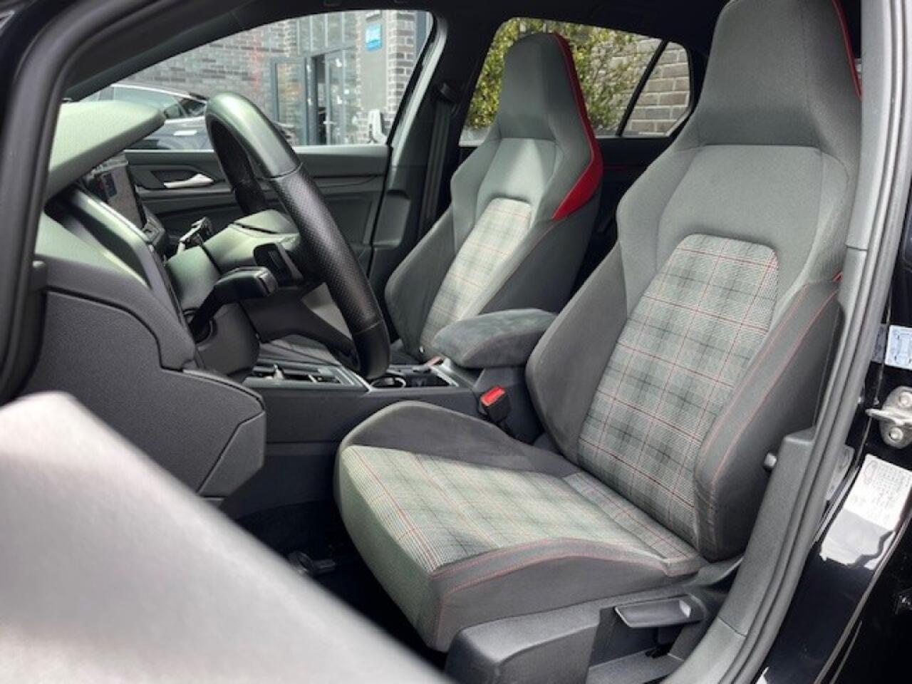 Volkswagen GOLF 2.0 TSI GTI - PANO - IQ LIGHT - HARMAN KARDON - 18 INCH