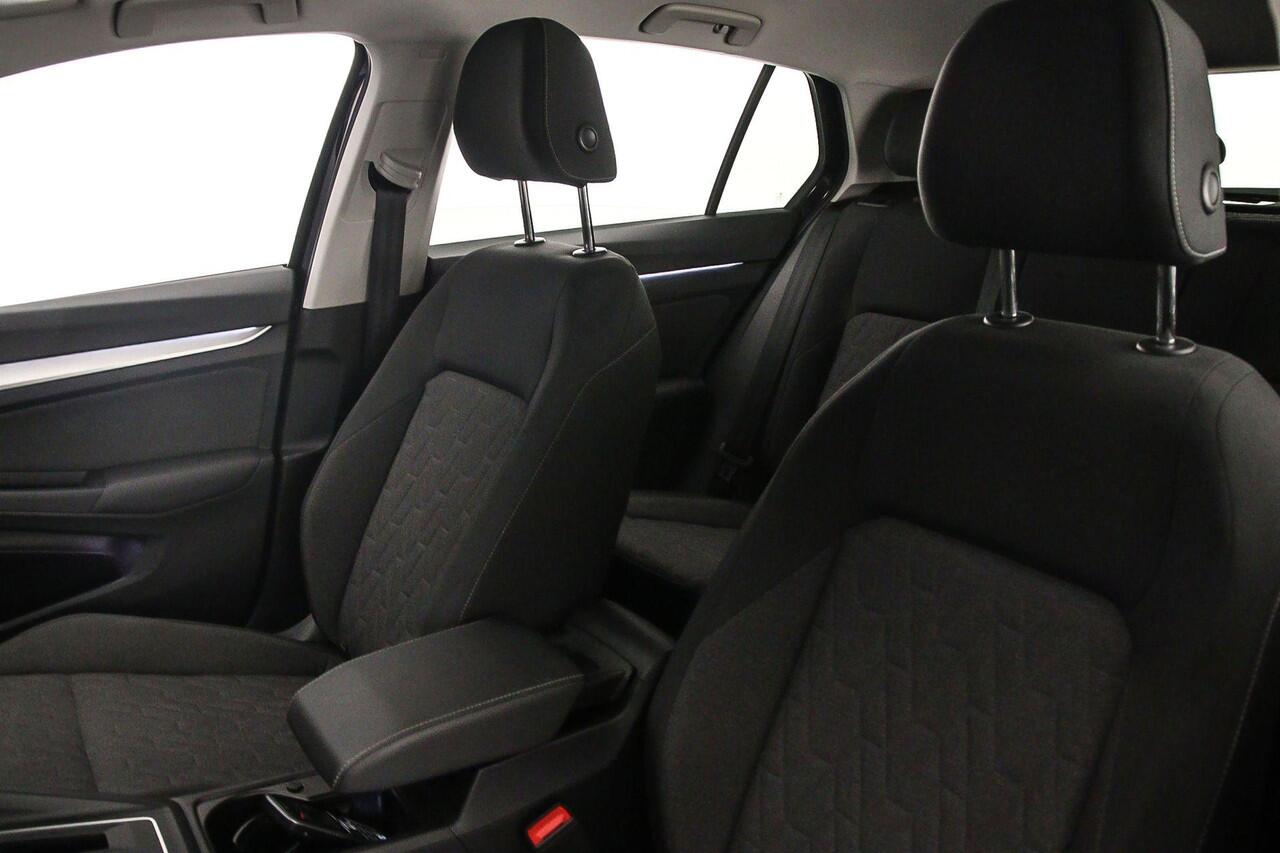 Volkswagen GOLF Life Edition 1.5 eTSI 115pk DSG Automaat Adaptive cruise control, Parkeersensoren, Stoelverwarming, App connect, LED koplampen, Stuurwiel verwarmd, Airco, DAB, Radio