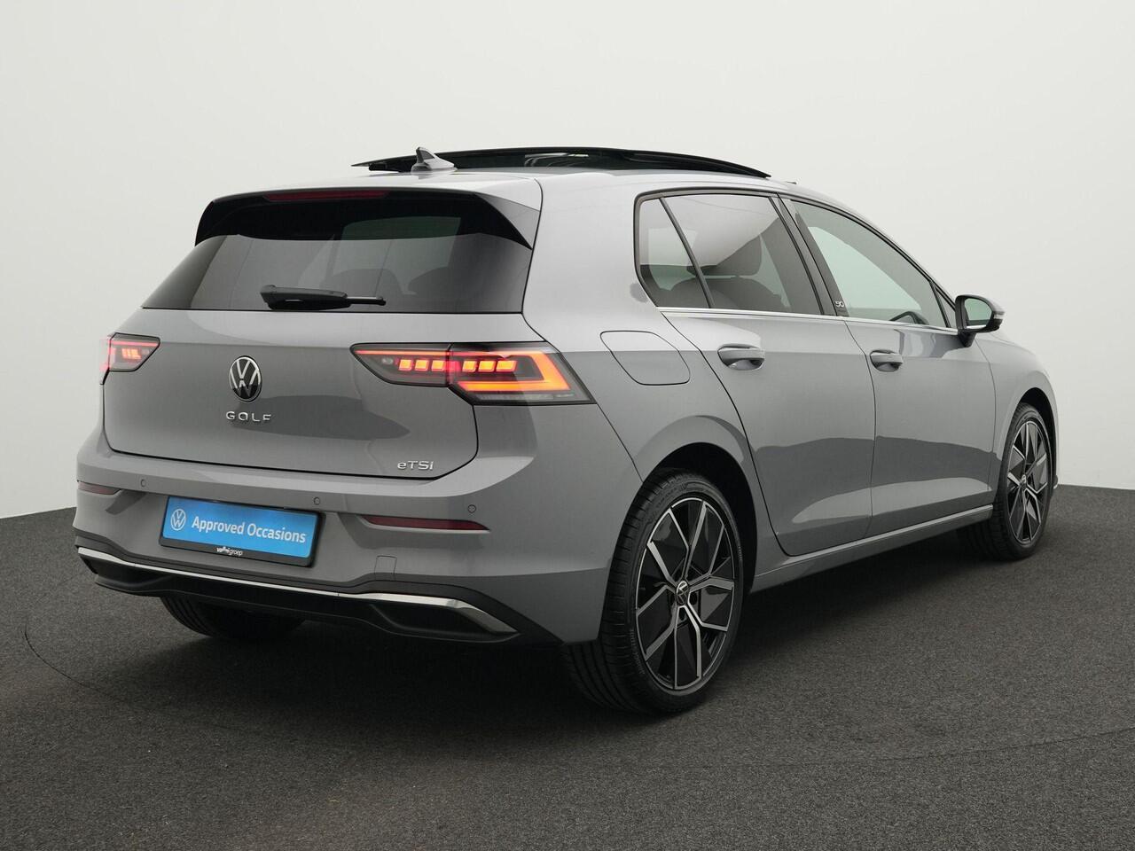 Volkswagen GOLF 1.5 eTSI 150 pk DSG Style Edition 50 | IQ Light | Panoramadak | Rondomzicht camera | Head-up Display | Stoel-/stuurverwarming | 18 inch