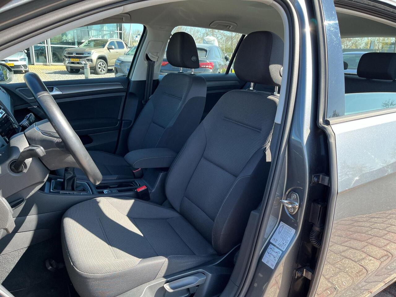 Volkswagen GOLF 1.0 TSI Comfortline | 115 pk | Navi | Clima | PDC | A-Camera | DAB | 45.303 km |