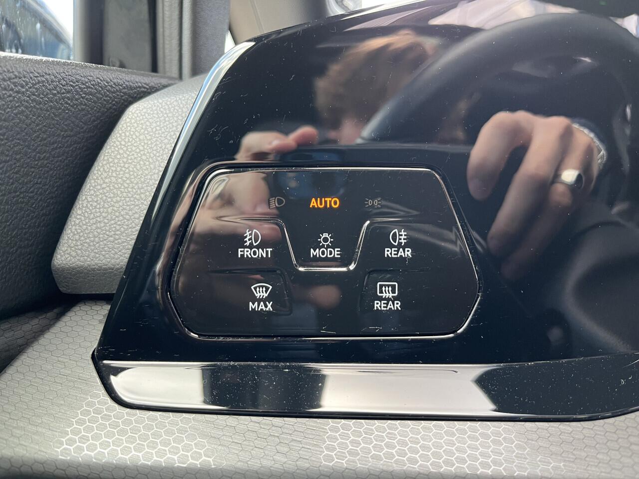 Volkswagen GOLF 2.0 TSI GTI / AUTOMAAT/ GARANTIE TM 01-2027/ PANO/ HARMAN-KARDON/ STANDKACHEL/ CAMERA/ HEAD-UP DISPLAY/ DODE HOEK/ MEMORY SEATS/ STOELVERWARM. V EN A/ STOEL VENTILATIE/ KEYLESS/ APP CONNECT/ NAVI