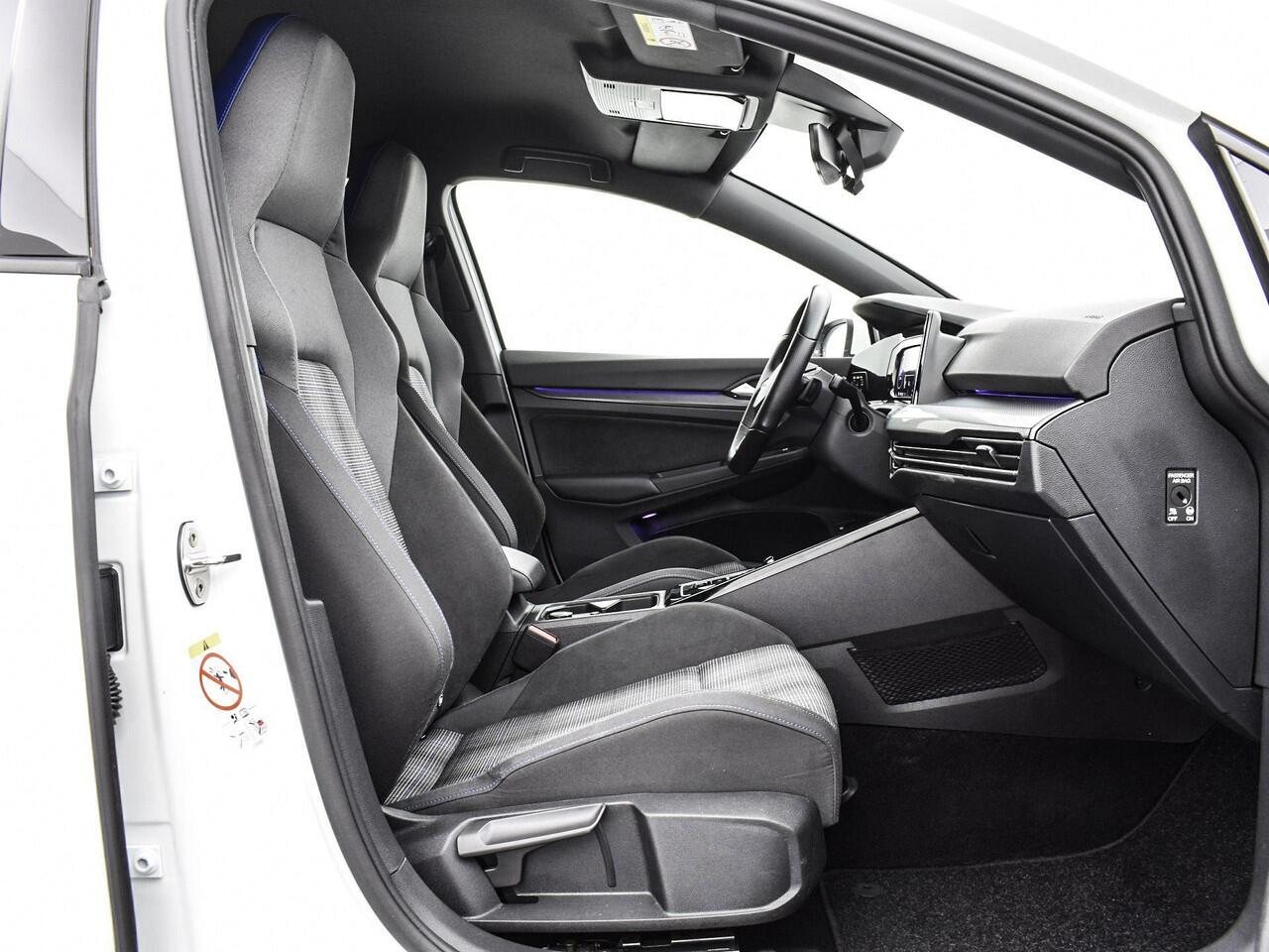 Volkswagen GOLF 1.4 245pk eHybrid GTE · Apple/Android Car Play · Navigatie · Sfeerverlichting · P-Sensoren · 17'' Inch · Garantie t/m 20-01-2027 of 100.000km