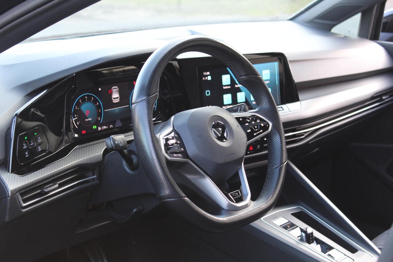 Volkswagen GOLF 1.5 eTSI R-Line Business | IQ/Dynamic light | Panoramadak | Rijklaar