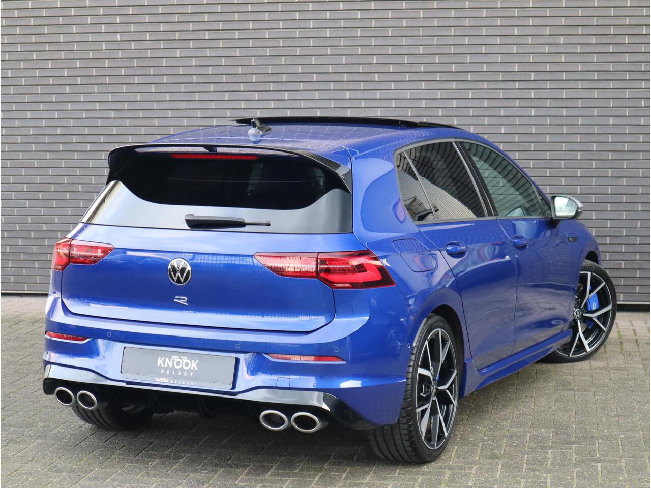 Volkswagen GOLF 2.0 TSI R 4Motion / Adaptief Onderstel / Harman Kardon / 100% Historie / Panoramadak / LED / 19 Inch / Head-Up Display / Sportstoelen / Stoelverwarming / Stuurwiel Verwarmd / Dodehoek Detectie