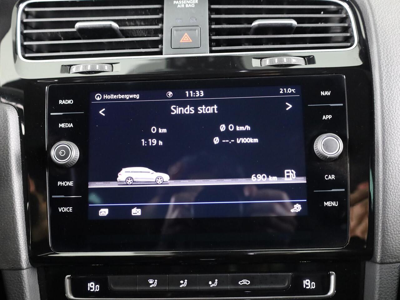 Volkswagen GOLF Variant 1.5 TSI Highline Business R 150 pk Automaat | Navigatie | Parkeersensoren | Achteruitrijcamera | Adaptieve cruise control | R-Line |