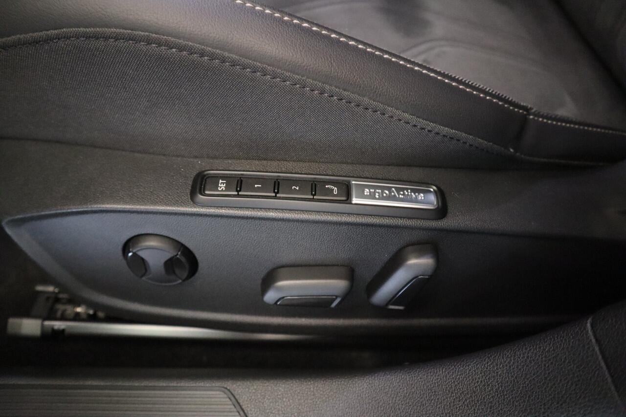 Volkswagen GOLF 1.5 eTSI 50 Edition IQ-Light Head-up Panoramadak