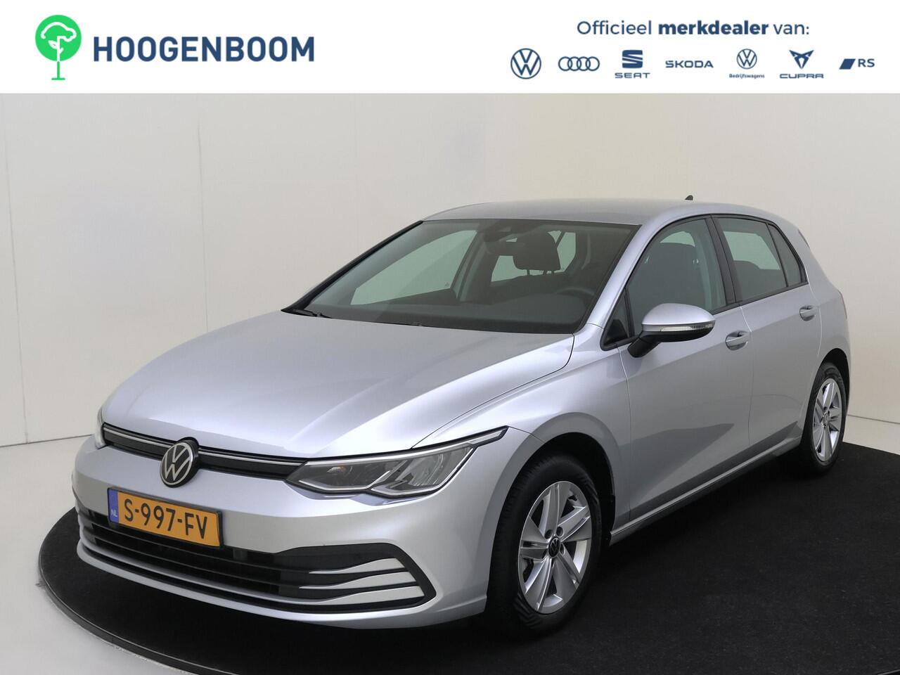 Volkswagen GOLF 1.0 TSI Life | Parkeersensoren | Adaptieve cruise control | CarPlay | Sfeerverlichting | Electronic climate control | Lane assist |