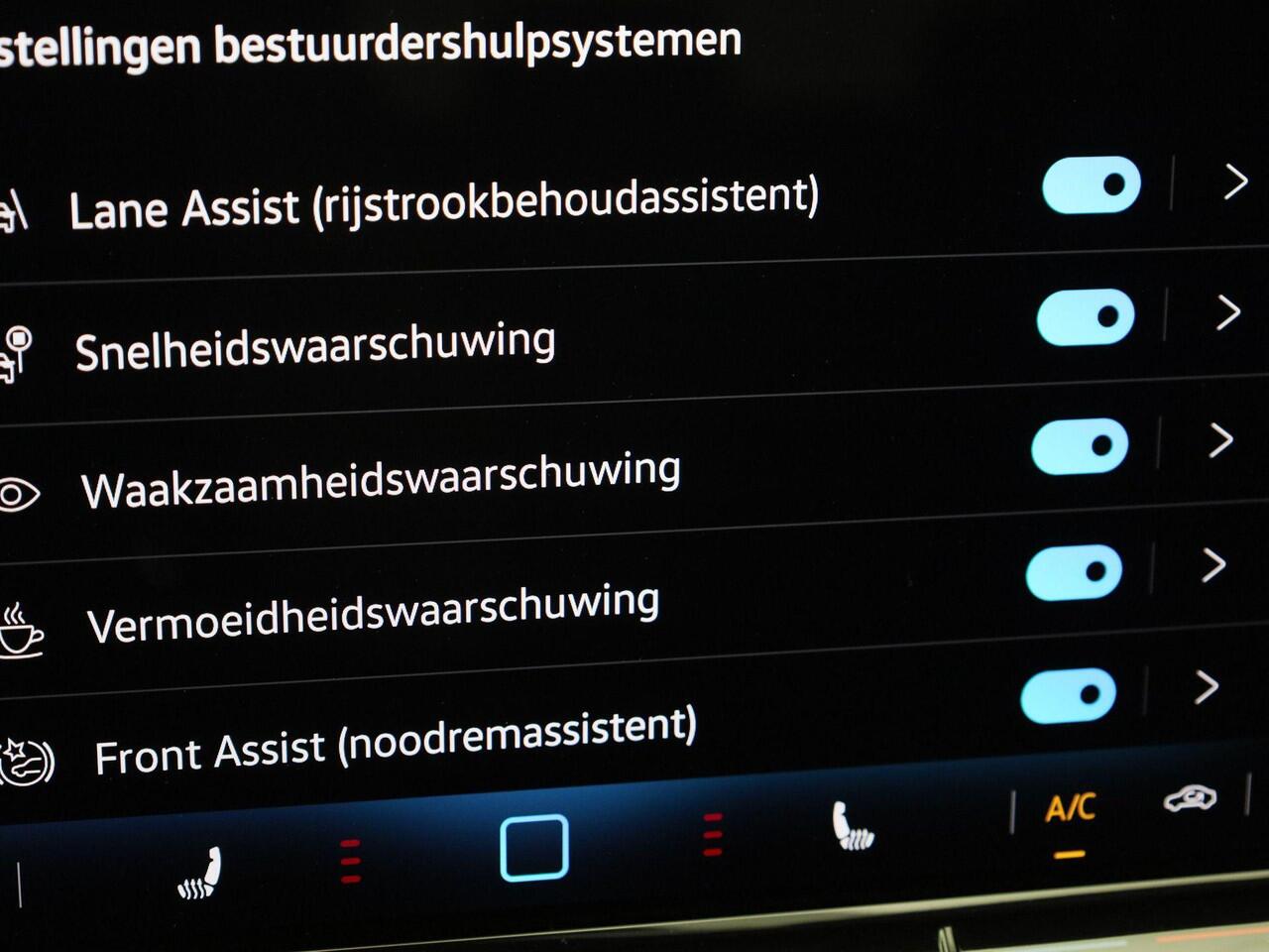 Volkswagen GOLF 1.5 TSI 115PK Life DSG automaat · NIEUW MODEL · Navigatie · Head-Up display · Parkeersensoren · Stoel-& stuurverwarming · Garantie tot juli 2026