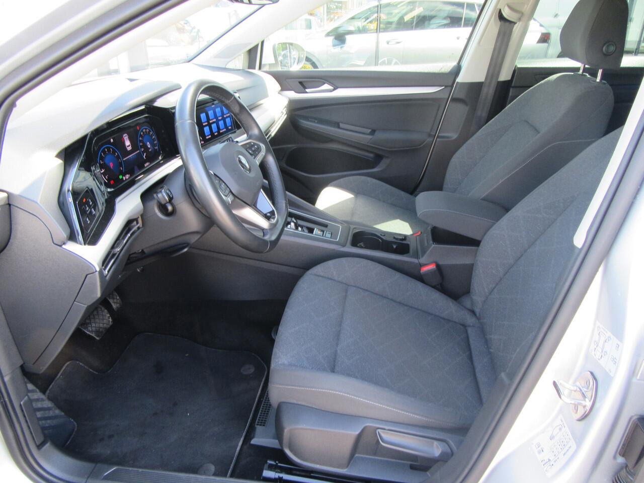 Volkswagen GOLF Variant 1.0 eTSI DSG Life, Navigatie, Camera, Standverw. 18 Inch