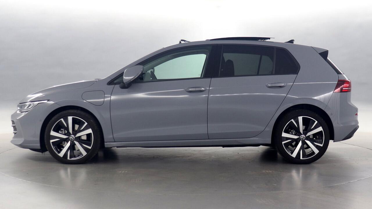 Volkswagen GOLF 1.5 eHybrid 204pk Life Edition DSG / Navigatie via App Connect / Stoel + Stuurverwarming / Panoramadak / Camera